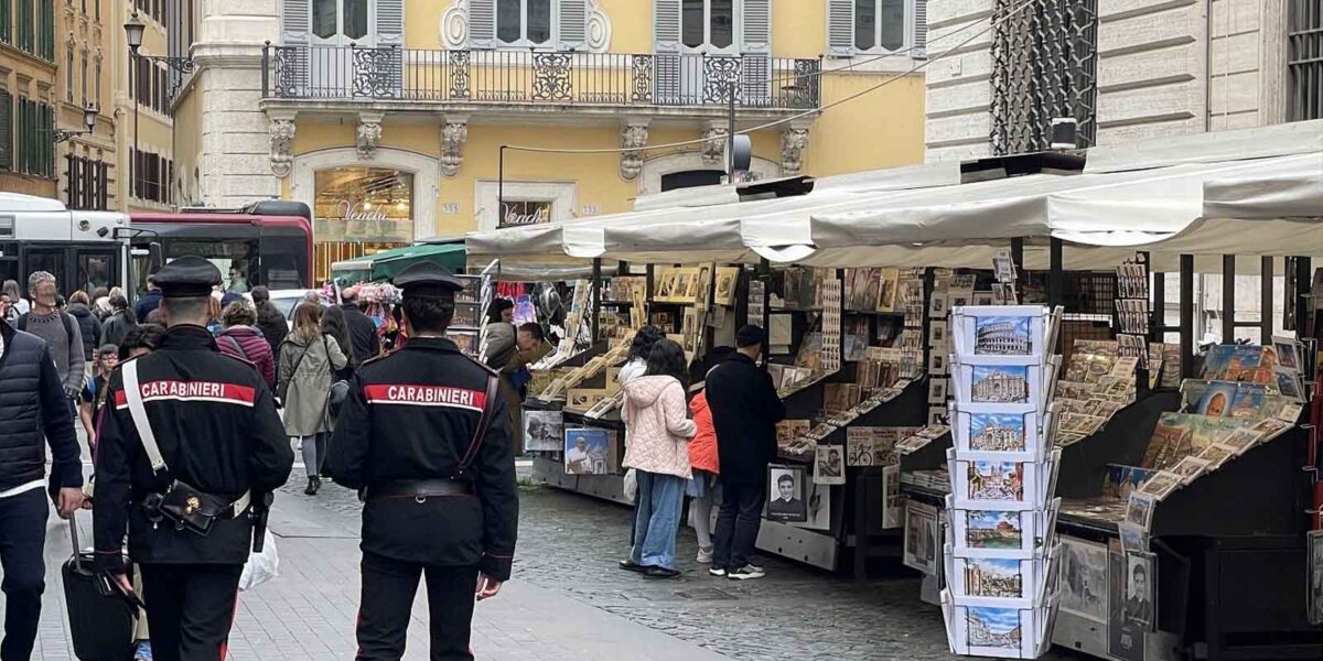Roma, via del Corso Carabinieri