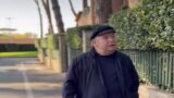 Lino Banfi torna davanti alla villetta di Un Medico in Famiglia: ‘Ve la ricordate?’