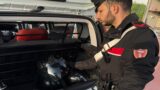 Roma, minorenni armati a bordo di una Panda rubata non si fermano all’alt e si schiantano contro un’auto