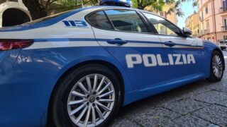 Roma, prende a colpi di accetta la porta di un condominio a Sacco Pastore: arrestato un 18enne