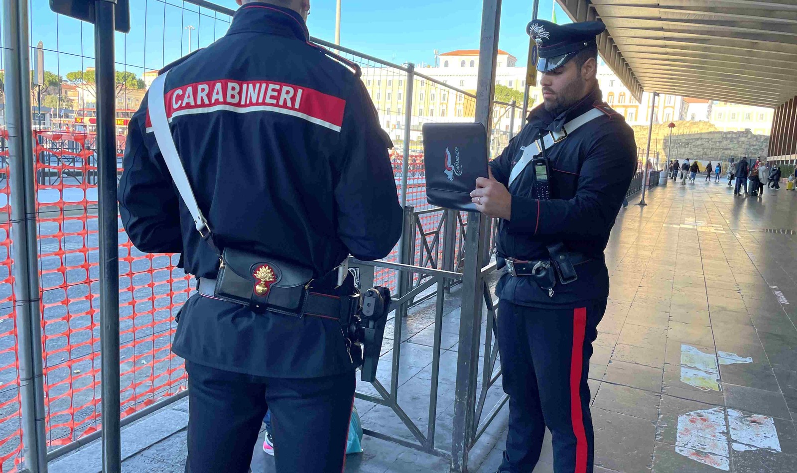 roma-controlli-straordinari-in-zona-stazione-termini-5-perone-arrestate-e-17-denunciate-foto-1 (1)