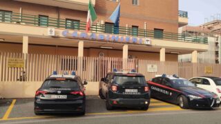 Tentano omicidio a Nettuno, madre e figlia aggredite in casa: ex compagno arrestato