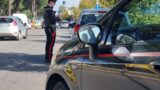 Aurelia, ubriaco alla guida dello scooter insulta carabinieri: denunciato 61enne