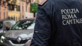 Roma, mamma con 5 figli in strada al freddo: salvati dalla Polizia Locale