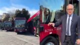 Roma, Gualtieri presenta i nuovi autobus, i romani: “Basta che passino…”