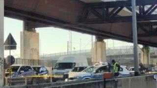 Roma, incidente sulla Tangenziale Est, strada chiusa: scooter contro auto, gravissimo centauro