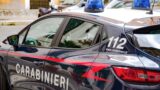 Nettuno, tentano rapina allo stabilimento, cassiera minacciata con un coltello: “Dacci tutto”