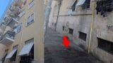 Roma, secchiate d’acqua (e altri liquidi ignoti) sui passanti in via Ponzio Cominio: la denuncia dei residenti