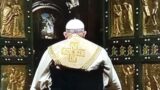 Giubileo: Papa Francesco apre Porta a San Pietro, al via Anno Santo