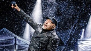 Vasco Rossi prepara l’evento per i 50 anni di carriera: Roma si candida per ospitare il maxi concerto del 2027