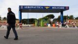 Pomezia, militare di 24 anni si spara in testa: tragedia all’aeroporto di Pratica di Mare