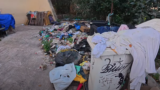Roma, favelas tra “casa e chiesa”: accampamento con rifiuti ed escrementi in bella vista al Pigneto (FOTO – VIDEO)