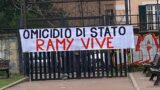 Roma, murales e striscione al liceo Manara: “Studenti non insultino Stato”