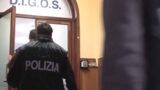 Roma, tifoso laziale affigge adesivi con Anna Frank con la maglia della Roma: per lui denuncia e Daspo