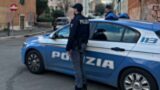 Roma, mega rissa al Quarticciolo: in 20 contro la Polizia, agenti aggrediti da nordafricani con gli spray urticanti