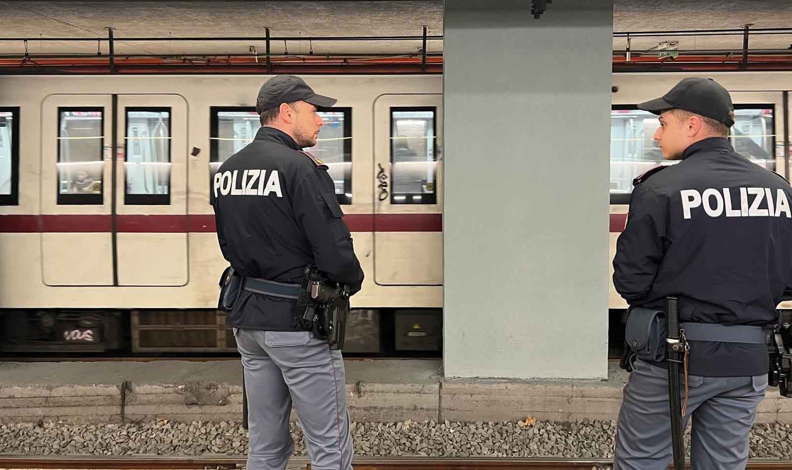 Roma Polizia in metro contro borseggiatori