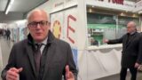 Roma, Gualtieri inaugura la metro Ottaviano e parla ai turisti in inglese: “No, no, pregh”