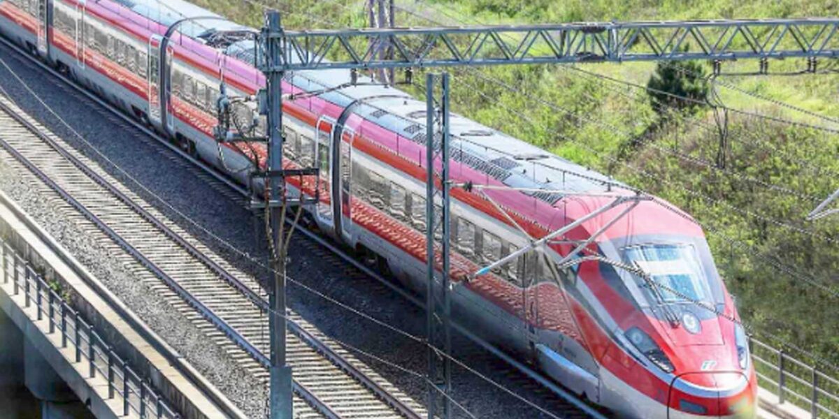Un treno dell'alta velocità Roma-Firenze