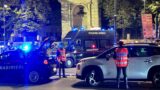 Baby gang in azione a Roma, 23enne massacrato di pugni in faccia a Trastevere: aggrediti anche i Carabinieri