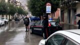 Minacce, inseguimenti e aggressioni: perseguitano la maestra del figlio, arrestati genitori da incubo vicino Roma