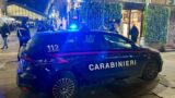 Roma, consegna il crack al cliente, viene scoperto e prende a calci e pugni i Carabinieri: arrestato