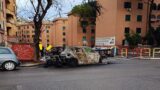 Paura a Roma nella notte, auto in fiamme al Tufello: circa 80 persone evacuate