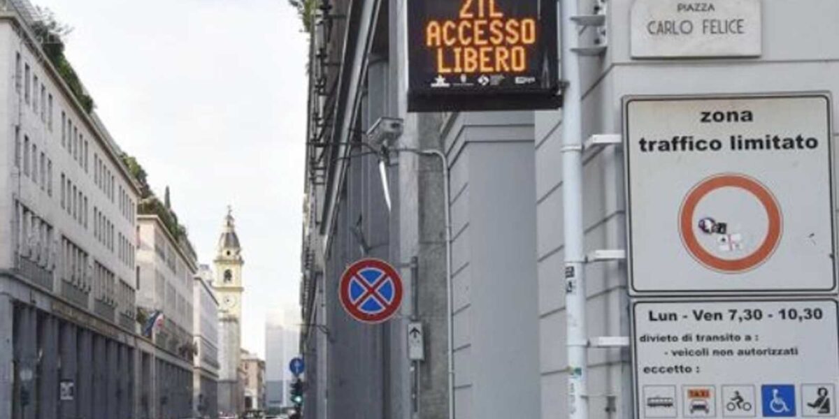 Roma, una telecamera ad un varco Ztl in centro città