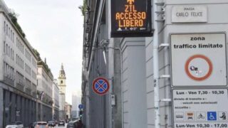 ZTL Roma, petizione contro la nuova tassa sulle auto elettriche: “Pronta una class action, Gualtieri rischia una batosta”