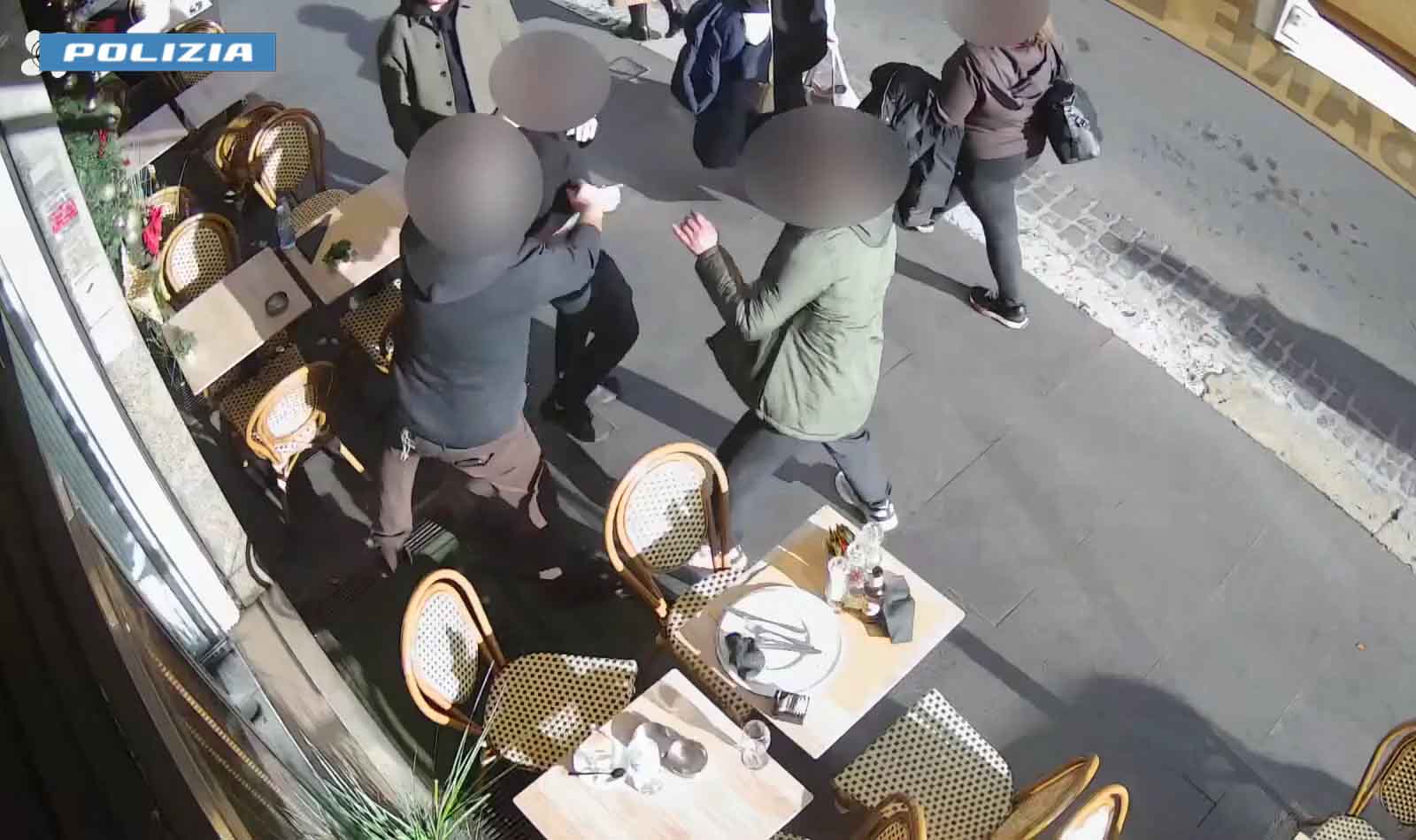 Roma, aggredisce un ragazzo con la kippah e minaccia un commerciante