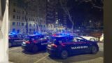 Roma: “Scusa, hai una sigaretta?”, poi la rapina con pugnale ai danni di minorenni. Fermati dopo la fuga