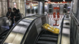 Roma, ascensori e scale mobili sempre rotti nelle metro: l’Antitrust avvia un’istruttoria su Atac