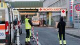Roma, paura al Policlinico Tor Vergata: pugni contro l’ambulanza, poi tenta di rubare la pistola al vigilante