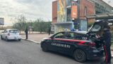 Fiumicino, furti a raffica nelle auto parcheggiate nei centri commerciali: beccati due rom