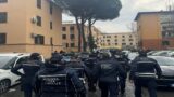 Roma, maxi operazione al Quarticciolo: schierati oltre 300 agenti (FOTO)