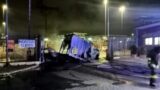 Far west a Roma, bloccano le entrate del Commercity e incendiano auto e furgone: furto da film (FOTO)