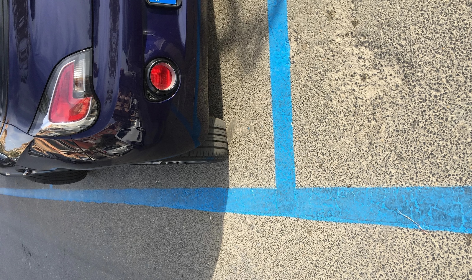 parcheggio strisce blu