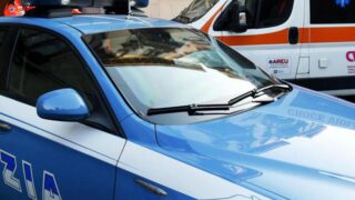 Santa Palomba, agguato tra vicine: investita tre volte e colpita con una mazza. 55enne in fin di vita