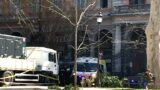 Roma, “Non mi devi disturbare, devo dormire”: clochard picchia giardiniere a Piazza Vittorio e lo manda in ospedale