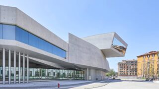 Roma, al MAXXI si ride per mezz’ora: la performance che trasforma la risata in arte