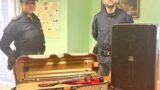 Roma, rubano il violino all’autogrill, poi il ricatto: “Dammi 2.000 euro”