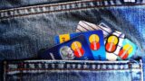 Roma, fermati con 99 carte bancomat: “collezionisti” di truffe finiscono in manette