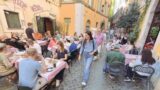 Roma, slitta il voto del nuovo regolamento contro i tavoli ‘selvaggi’ fuori a bar e ristoranti: le novità in arrivo