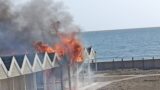 Incendi negli stabilimenti a Ostia, spunta un video: un uomo si aggira tra le cabine, poi il rogo