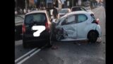 Terribile incidente sulla Via del Mare, scontro tra due auto: strada chiusa e traffico in tilt