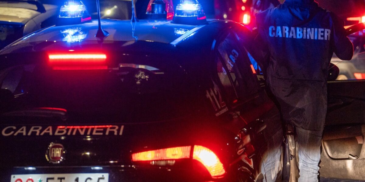 Non si ferma all'alt dei Carabinieri a Roma