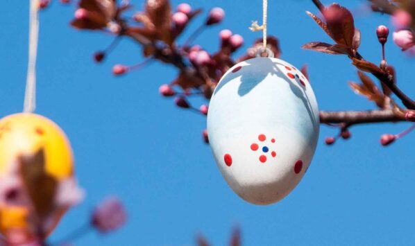 Aforismi e citazioni famose da inviare a Pasqua per gli auguri