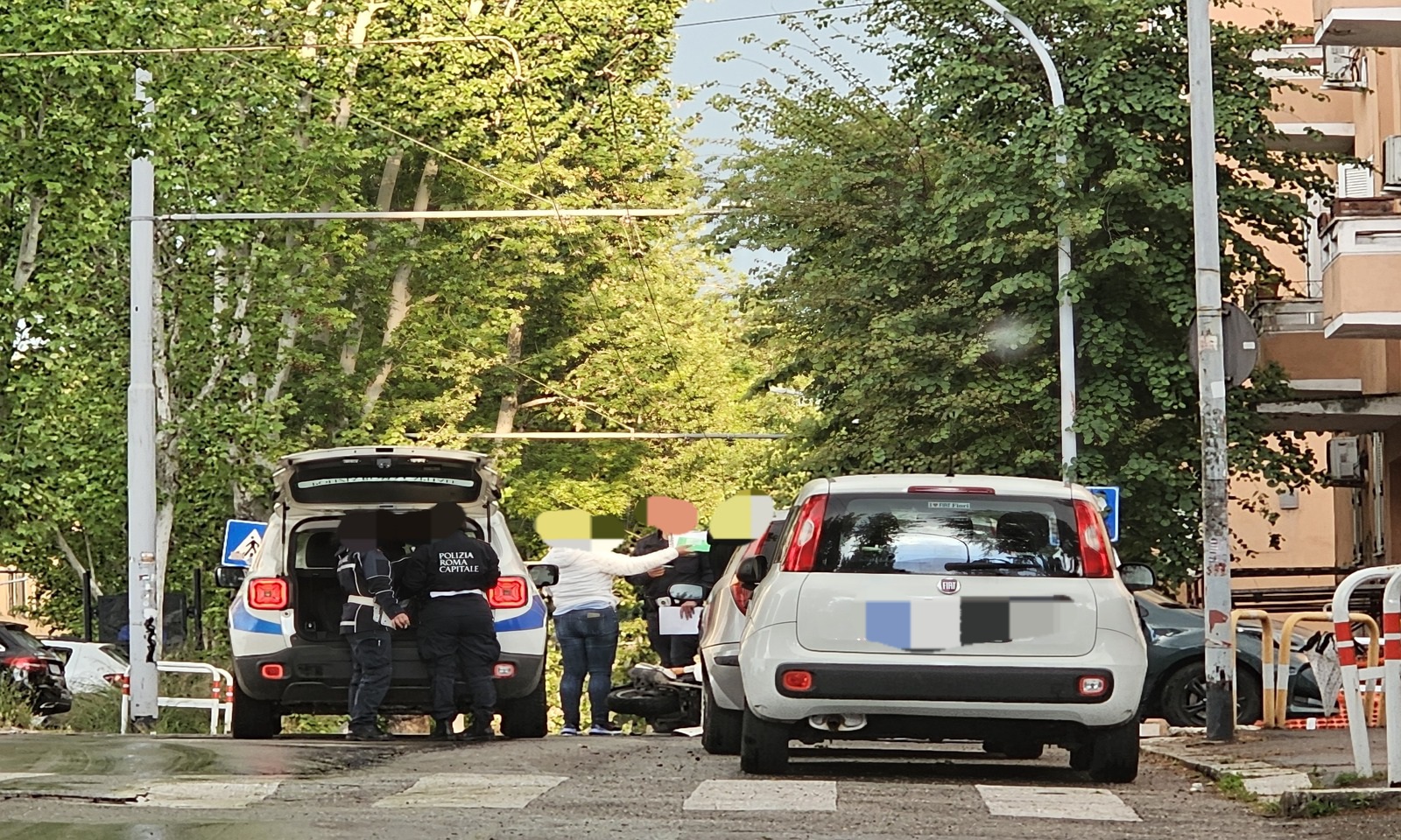 Auto e motorino si scontrano al Tufello a Roma