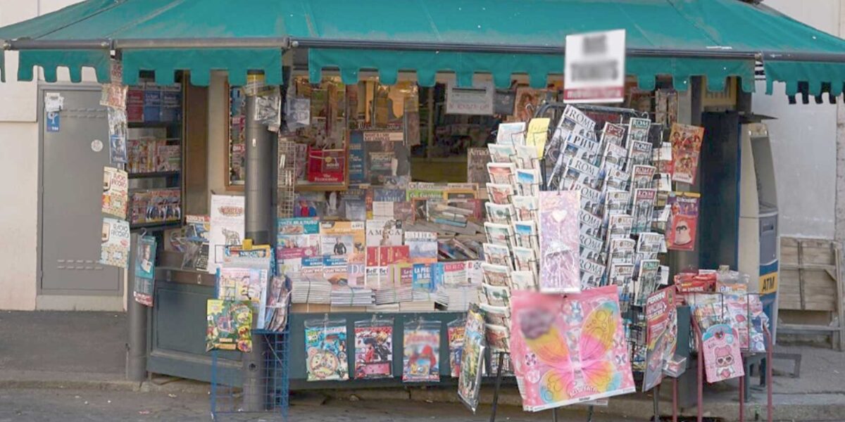 Roma, una classica edicola - chiosco presente in centro