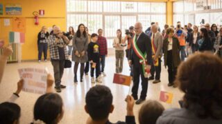 Roma, sopralluogo del Sindaco Gualtieri e Segnalini alla scuola Amendola: “Efficientata per Natale”