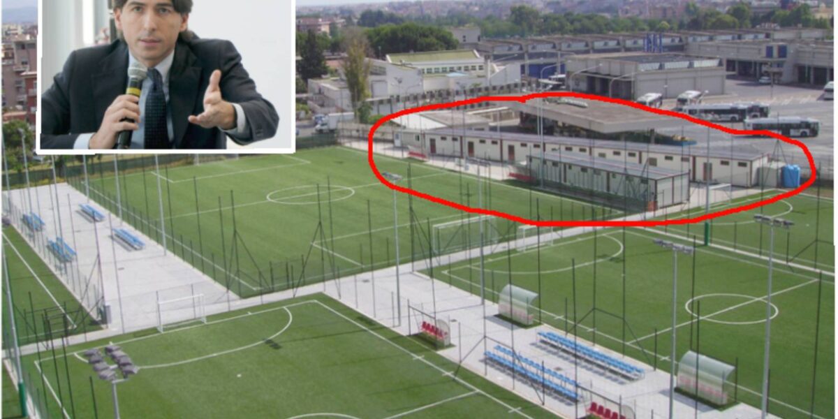 Roma, il Centro Sportivo di Tor Sapienza, in primo piano l'assessore Alessandro Onorato